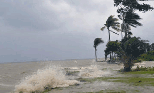 বাংলাদেশ অতিক্রম করছে ঘূর্ণিঝড় ফণী